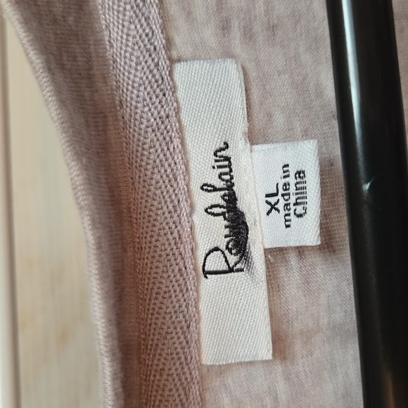 Multicolored Crop Tee with V-Neck and Relaxed Fit - Picture 3 of 7